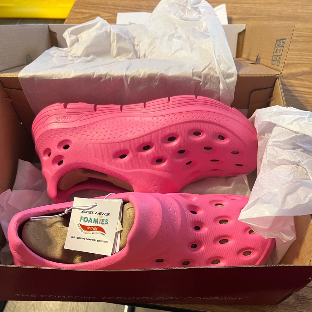 Women’s arch fit sketchers, go foam shoes